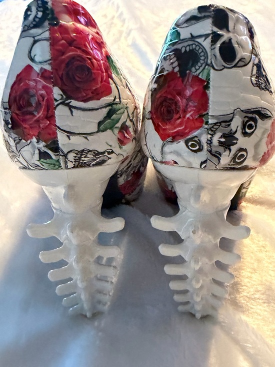 Women’s Show Story Skull & Red Rose High Heel Pump - Picture 7 of 11
